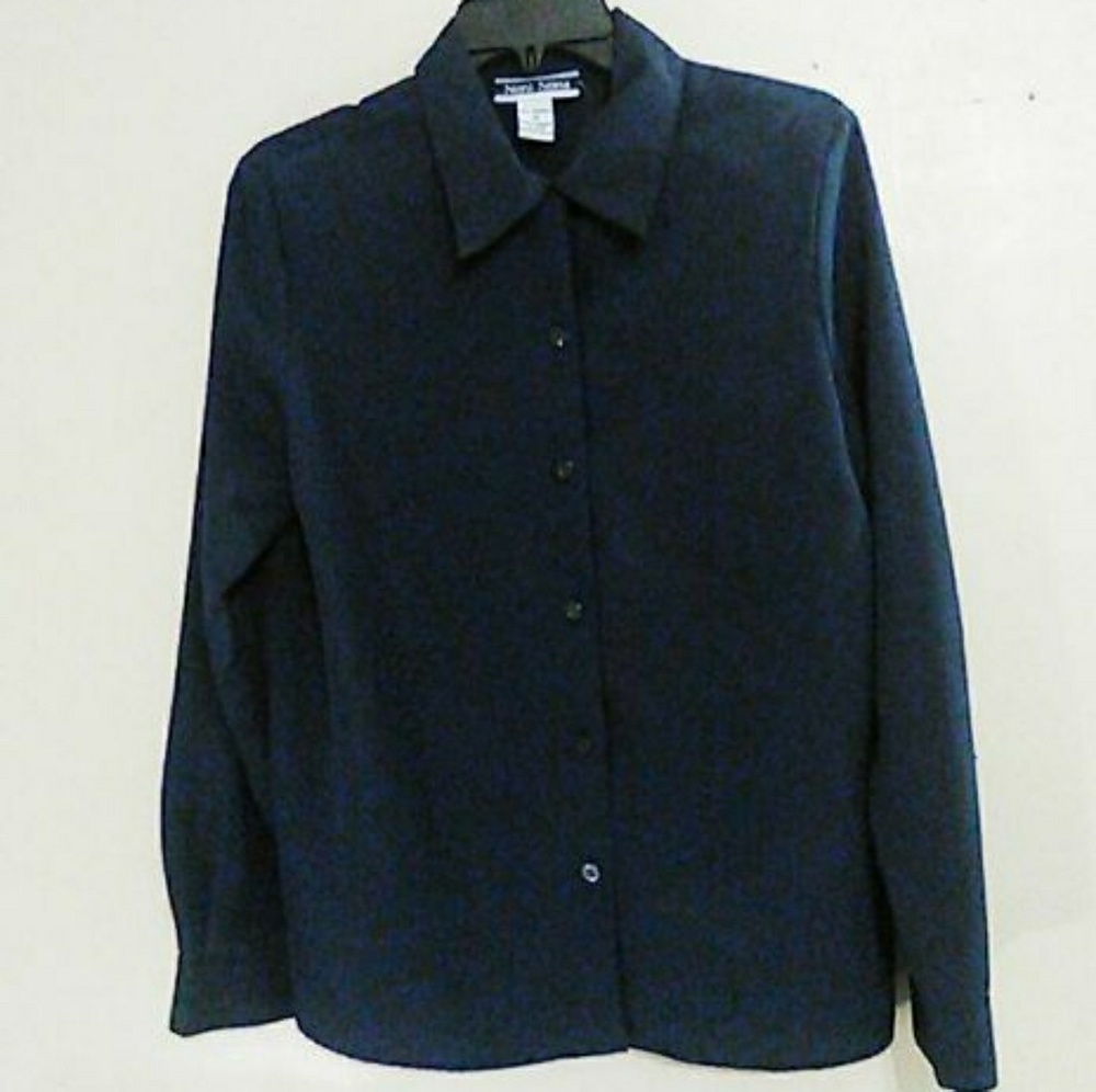 Noni Nona women's button dress shirt medium